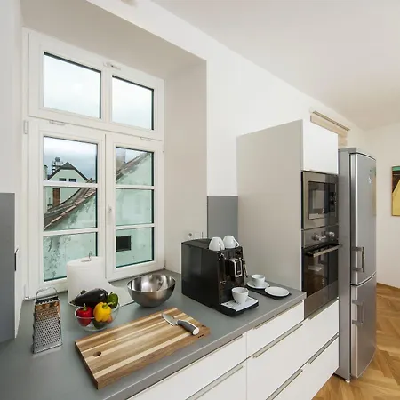 Apartment Latron 98 *