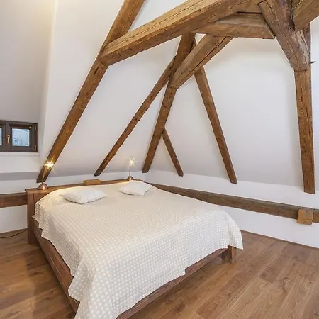 Apartment Latron 98
