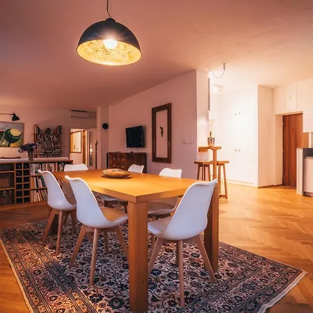 Apartment Latron 98