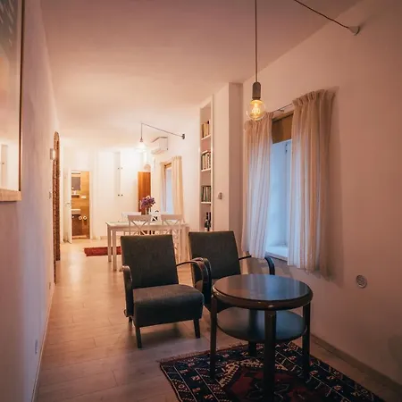 Διαμέρισμα Latron 98
